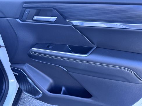 Used 2024 GMC Acadia Elevation image 12