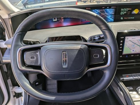 Used 2025 Lincoln Nautilus Reserve AWD/4WD image 28