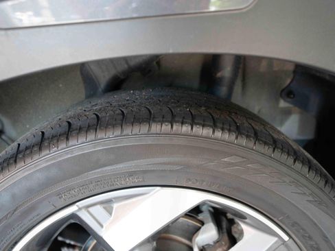 Used 2024 Hyundai Venue Limited FWD image 30
