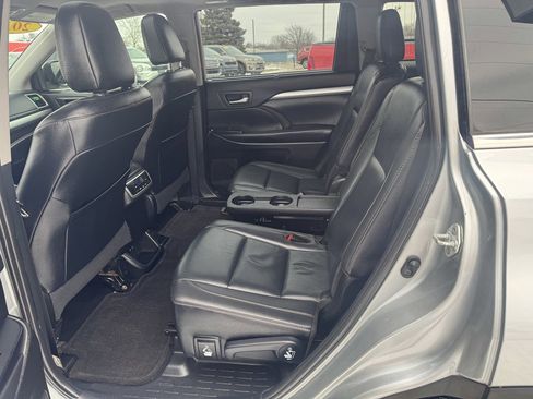 Used 2019 Toyota Highlander XLE image 29