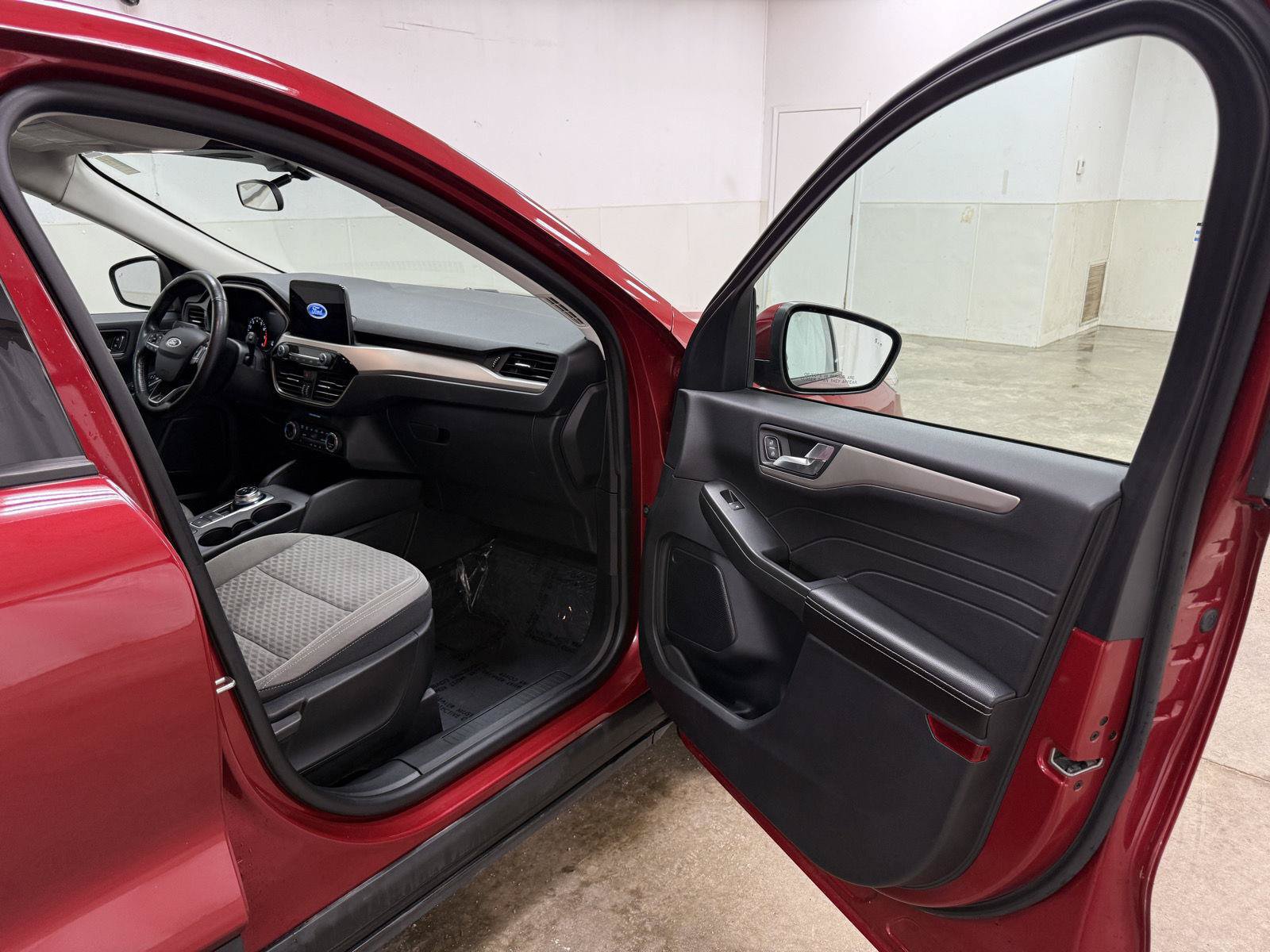 Used 2021 Ford Escape SE w/ Convenience Package AWD/4WD image 32