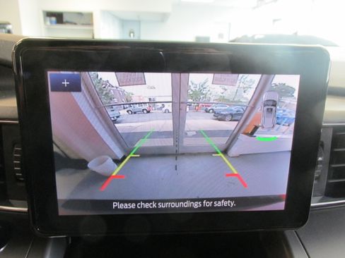 Certified 2022 Ford Explorer XLT w/ Equipment Group 202A image 38