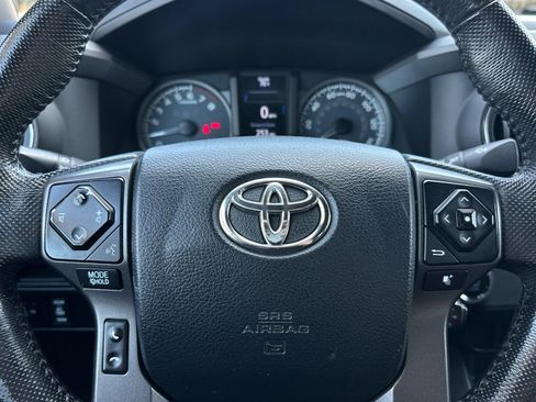 Used 2016 Toyota Tacoma TRD Sport image 21