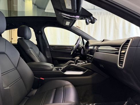 Certified 2023 Porsche Cayenne Turbo AWD/4WD image 16