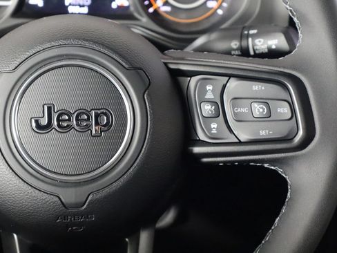 Used 2026 Jeep Gladiator Sport AWD/4WD image 10