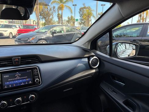 Used 2025 Nissan Versa SV image 33