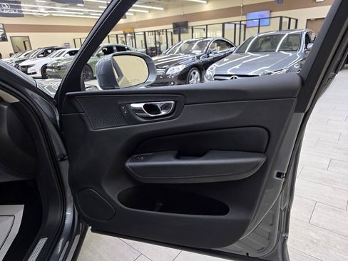 Used 2018 Volvo XC60 T5 Momentum w/ Convenience Package AWD/4WD image 41