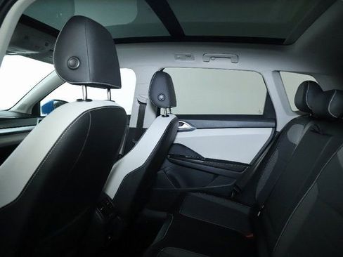 Used 2025 Volkswagen Taos SE image 15