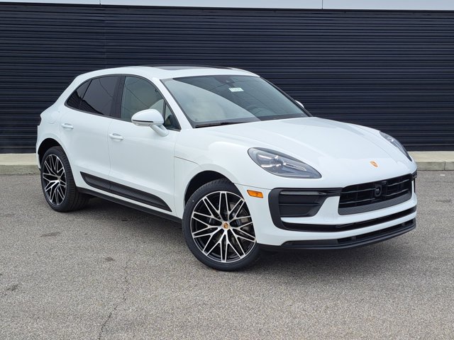 Used 2026 Porsche Macan AWD/4WD image 9