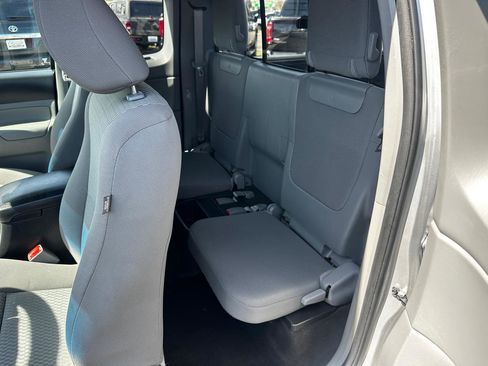 Used 2013 Toyota Tacoma 4x4 Access Cab V6 w/ SR5 Pkg image 16