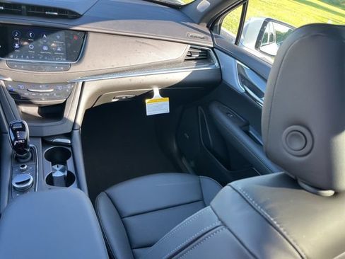 New 2026 Cadillac XT5 Sportv w/ LPO, Floor Liner Package AWD/4WD image 42