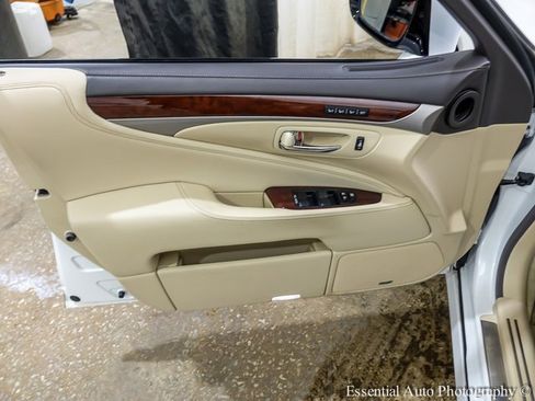 Used 2014 Lexus LS 460 AWD image 21