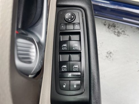 Used 2019 Chrysler Pacifica Touring-L Plus w/ Tire & Wheel Group image 20