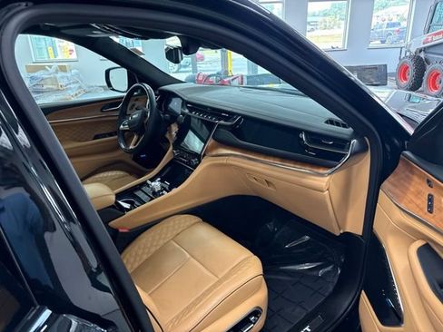 Used 2025 Jeep Grand Cherokee L Summit AWD/4WD image 27