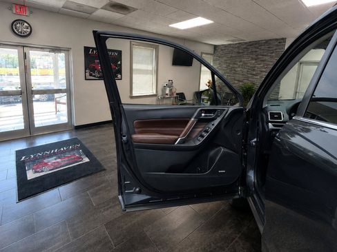 Used 2017 Subaru Forester 2.5i Touring AWD/4WD image 14