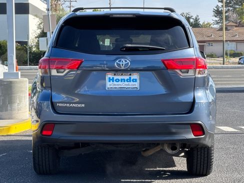 Used 2017 Toyota Highlander LE FWD image 9
