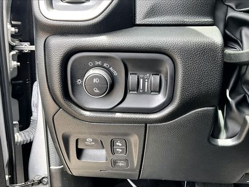 Used 2023 RAM 1500 Laramie RWD image 36