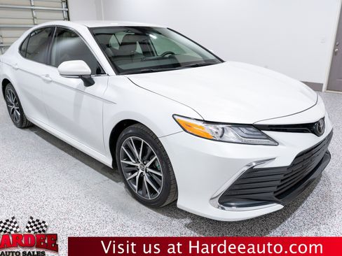 Used 2023 Toyota Camry XLE FWD image 6