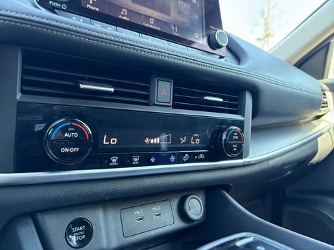 Used 2025 Nissan Rogue SV image 24