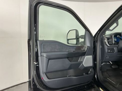 Used 2026 Ford F450 Platinum w/ FX4 Off-Road Package AWD/4WD image 17