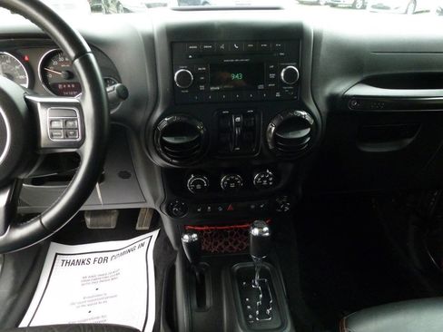 Used 2017 Jeep Wrangler Unlimited Rubicon AWD/4WD image 29