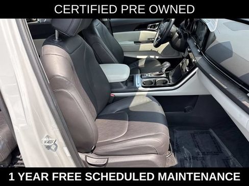 Used 2024 Kia Carnival EX FWD image 9