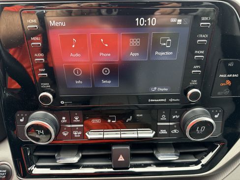 Used 2021 Toyota Highlander XLE FWD image 20