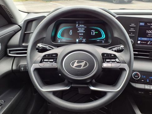 Used 2025 Hyundai Elantra Hybrid FWD image 32