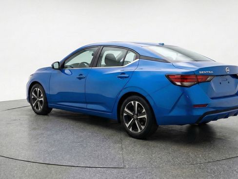 Used 2025 Nissan Sentra SV image 6