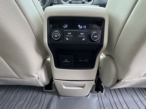 Used 2021 GMC Acadia Denali w/ Denali Ultimate Package image 13