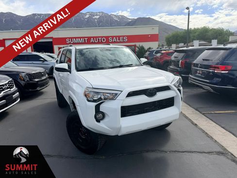 Used 2018 Toyota 4Runner SR5 AWD/4WD image 1