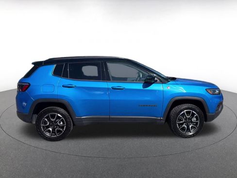 Used 2025 Jeep Compass Trailhawk image 17