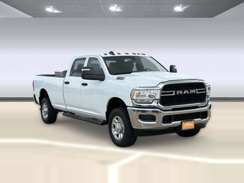 Used 2024 RAM 2500 Tradesman w/ Chrome Appearance Group image 7