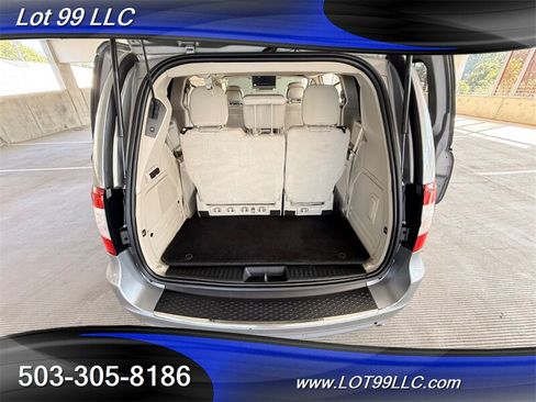 Used 2013 Chrysler Town & Country Limited w/ Luxury Group FWD image 27