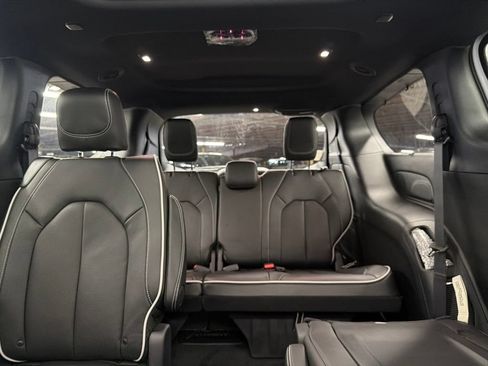 New 2027 Chrysler Pacifica Limited AWD/4WD image 26