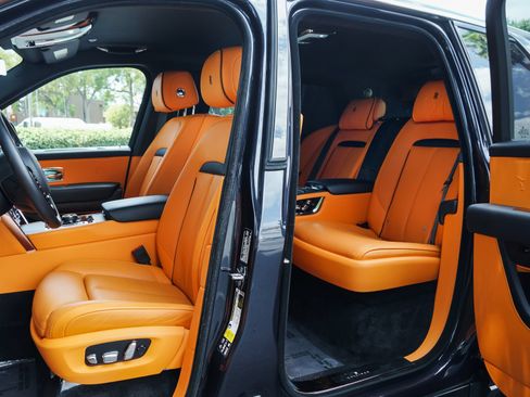 Certified 2022 Rolls-Royce Cullinan w/ Cullinan Package AWD/4WD image 22