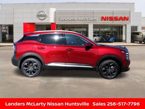 Used 2025 Nissan Kicks SR AWD/4WD image 2