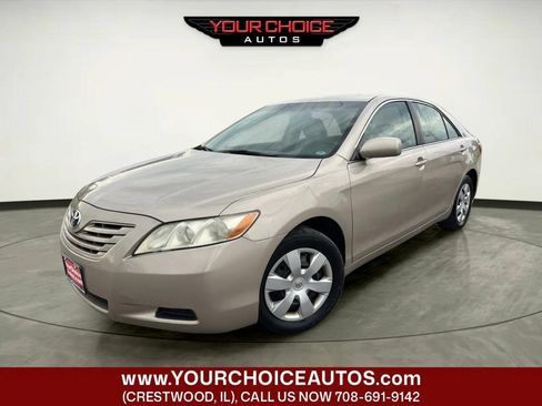 Used 2009 Toyota Camry LE FWD image 1