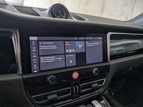 Used 2025 Porsche Macan image 35