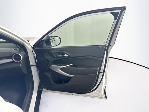 Used 2024 Chevrolet Trax RS image 31