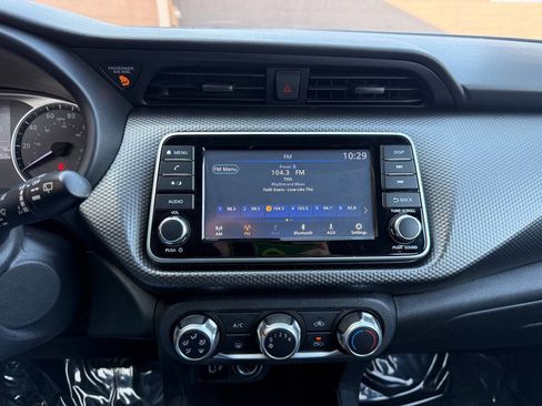 Used 2020 Nissan Kicks S image 14