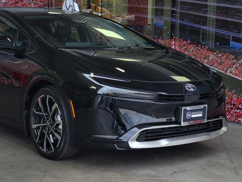 Used 2026 Toyota Prius Plug-In Hybrid image 2