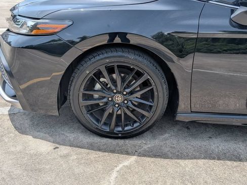 Used 2022 Toyota Camry XSE FWD image 9