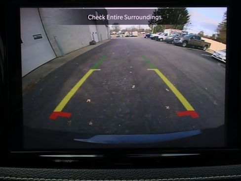 Used 2025 Chrysler Pacifica Limited image 9