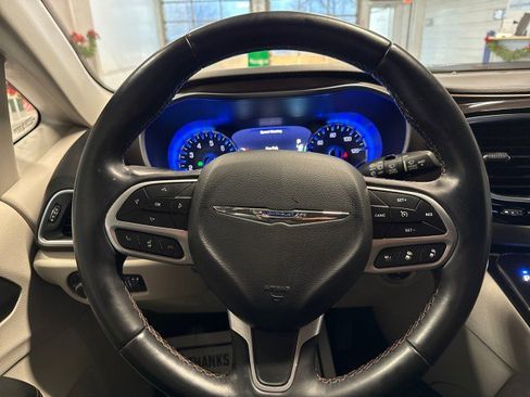 Used 2018 Chrysler Pacifica Touring-L Plus w/ Advanced Safetytec Group image 18