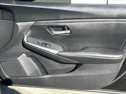 Used 2025 Nissan Sentra SR FWD image 33