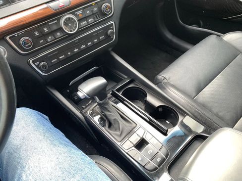 Used 2019 Kia Cadenza Technology image 15