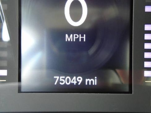 Used 2021 Jeep Cherokee Latitude Plus AWD/4WD image 6