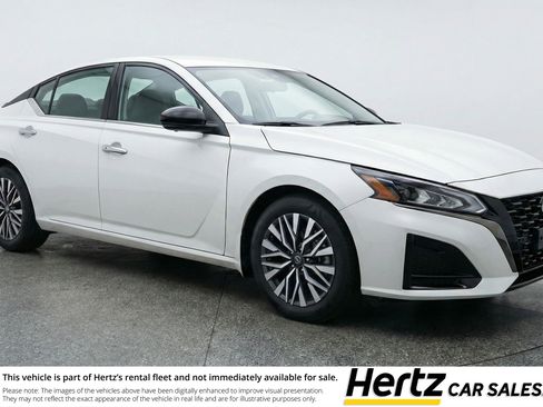 Used 2025 Nissan Altima 2.5 SV FWD image 1