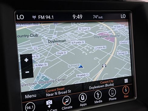 Used 2018 Jeep Grand Cherokee Laredo AWD/4WD image 19